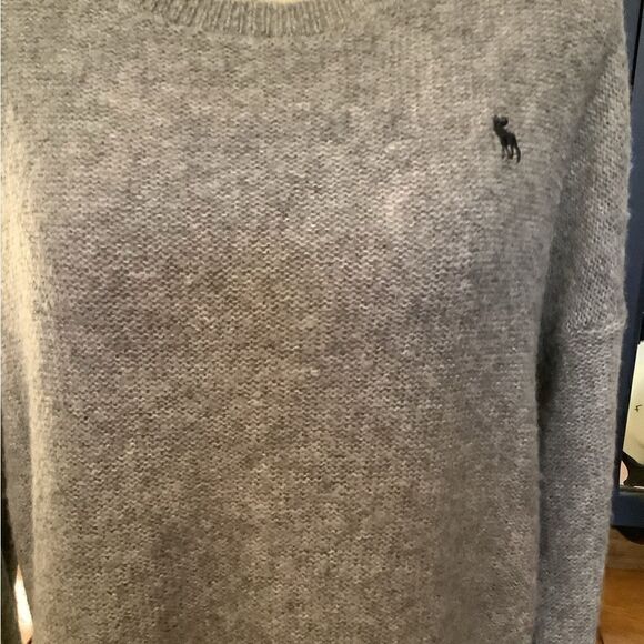 Abercrombie & Fitch Gray Split Back Sweater🫎🧣🧤🥰 - Picture 2 of 6